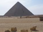 Menkauerova pyramida vysoká 67 metrů